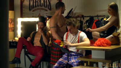 A Luxurious Stand-up Scene