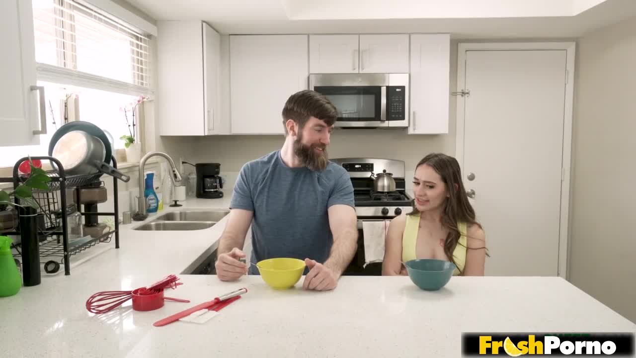 An Exxxtra Small Meal (44:27) | ePornFresh.