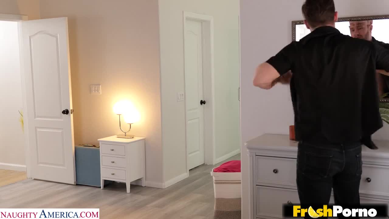 BUSTY GINGER OCTAVIA RED SPRAINS HER ANKLE TO GET HER PUSSY EATEN! (50:45) | ePornFresh.