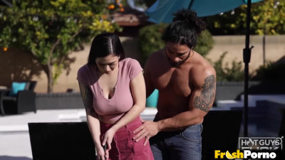 LEO WOODMAN HELPS JASMINE WILDE WITH HER STROKE GAME! | HotGuysFuck