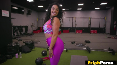 Taking Care of the Trainer with Brianna Bourbon | MilfBody