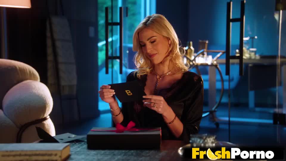 The Gift with AZUL HERMOSA & ISIAH MAXWELL | Blacked (35:05) | ePornFresh.