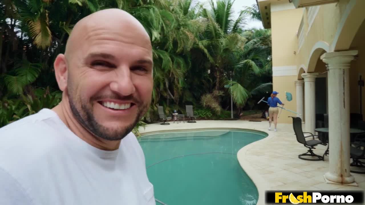 My MILF Pool Girl's Ass with Lauren Phillips, JMac | RealityKings (36:06) | ePornFresh.