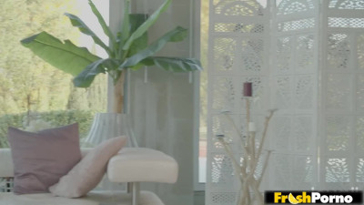 Surprise Visit with Josh Jo, Mary Popiense | JoyMii