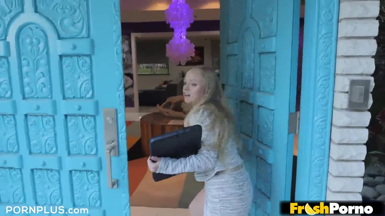 Unexpected Showing with Kylie Shay, Oliver Faze | Porn Plus (41:15) | ePornFresh.