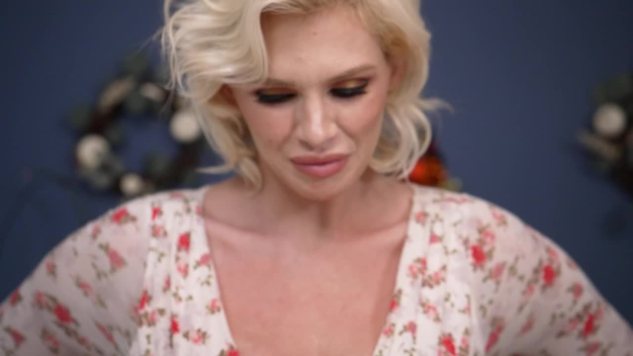Sexy MILF Charli Phoenix gets her turkey stuffed by a Pilgrim (35:42) | ePornFresh.