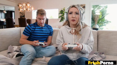 Hot Nerd Cucks Gamer Girlfriend with Heather Honey, Van Wylde | RealityKings