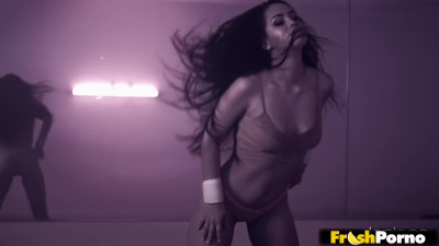 Babes - Wet Series: Soaked with Alina Lopez, Seth Gamble