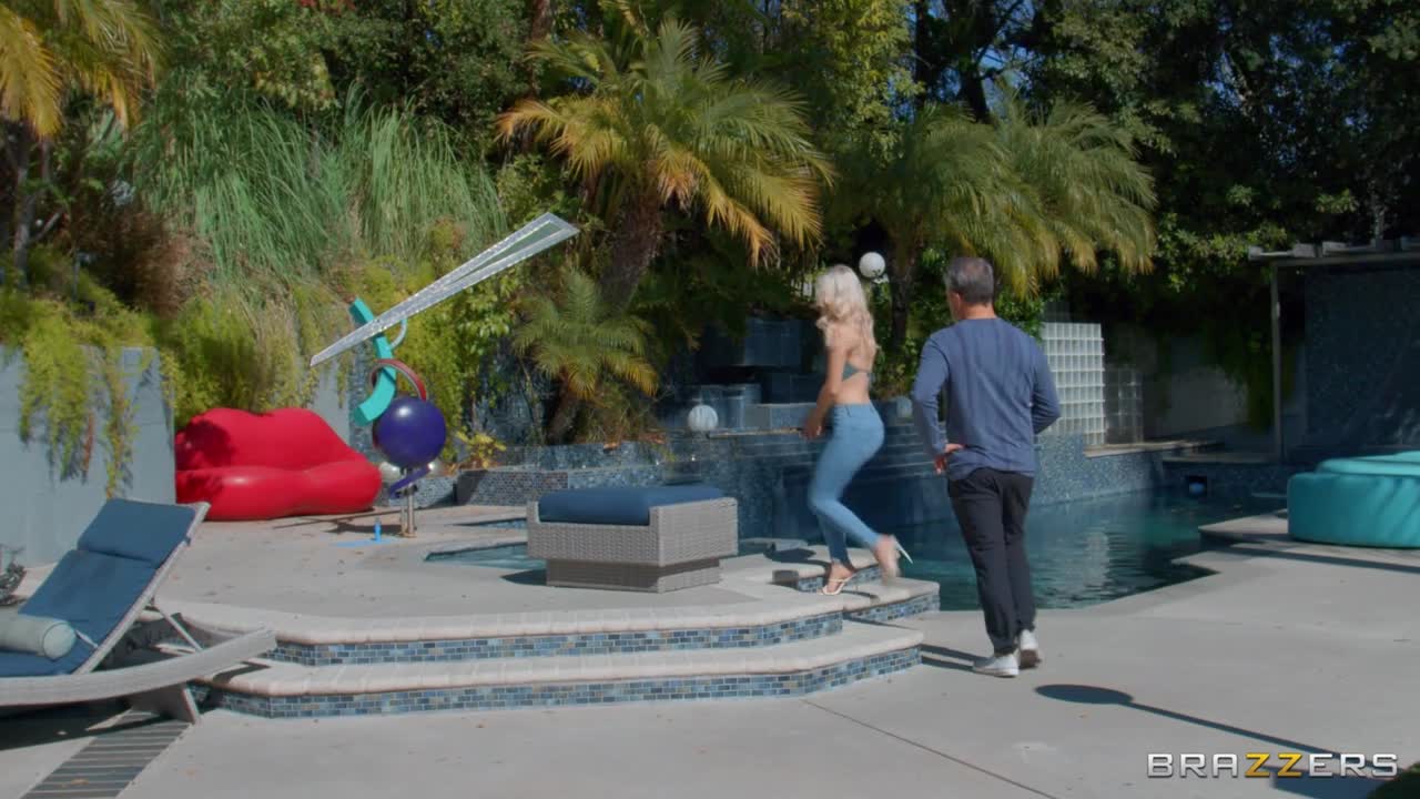 Sucking Off The Real Estate Agent (25:55) | ePornFresh.