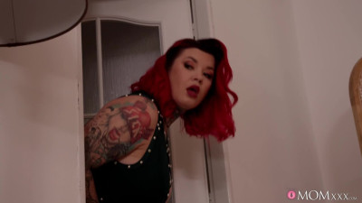 Curvy tattooed MILF shows her worth