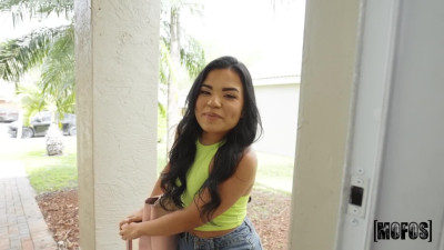 Hot Roommate Gets the Full Tour