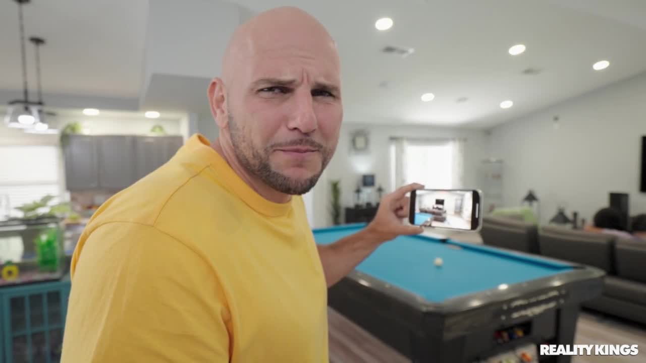 Pranking My Roommate Until She's Wet (36:04) | ePornFresh.