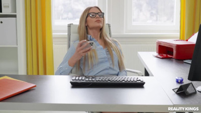 Receptionists Like It Rough