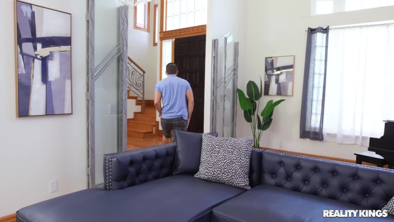 Fucked By A Nerdy Escort (31:04) | ePornFresh.