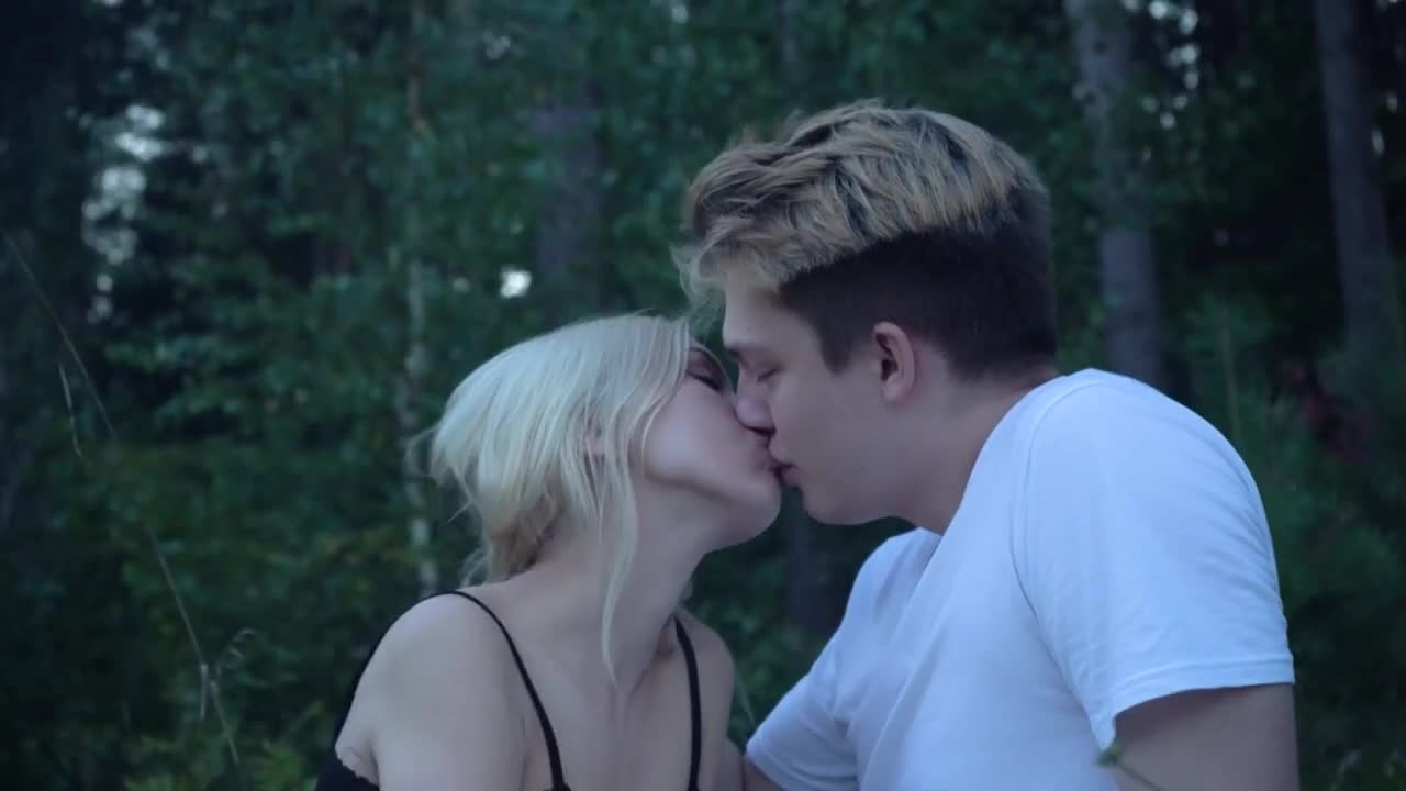A Romantic Picnic with a Blonde Ended with a Blowjob! 4K (04:55) | ePornFresh.
