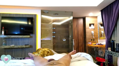 THE BIGGEST SQUIRT EVER ... I made her Cum on the first Date